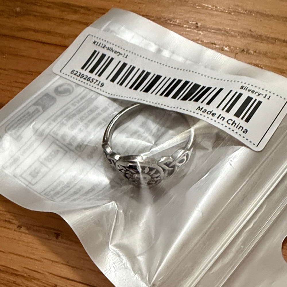 Silver Jeans Silver Textured ring size 11